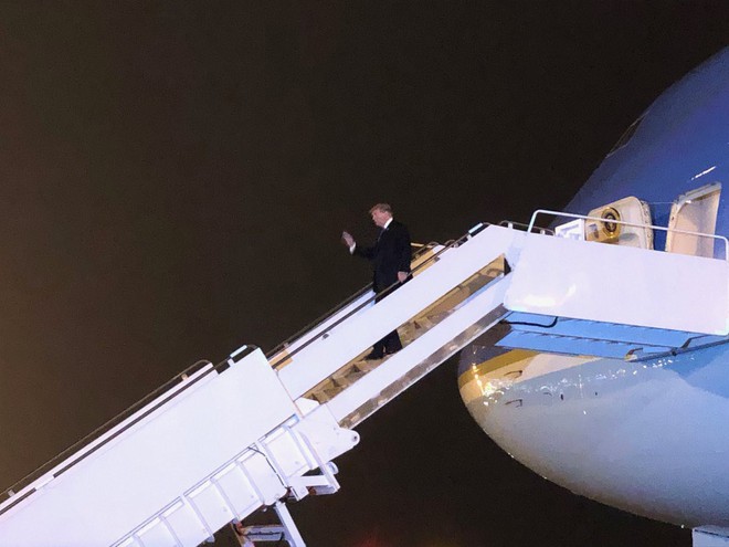 Những hình ảnh đầu tiên của Tổng thống Trump tại Hà Nội qua ống kính phóng viên quốc tế - Ảnh 5.