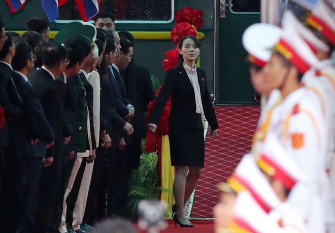Chân dung em gái chủ tịch Kim - người cẩn thận thị sát sân ga Đồng Đăng trước khi anh trai xuống tàu - Ảnh 2.