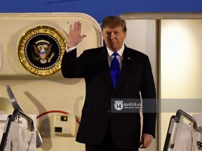 Siêu xe “quái thú” chở Tổng thống Mỹ Donald Trump đã về đến khách sạn Marriott - Ảnh 30.