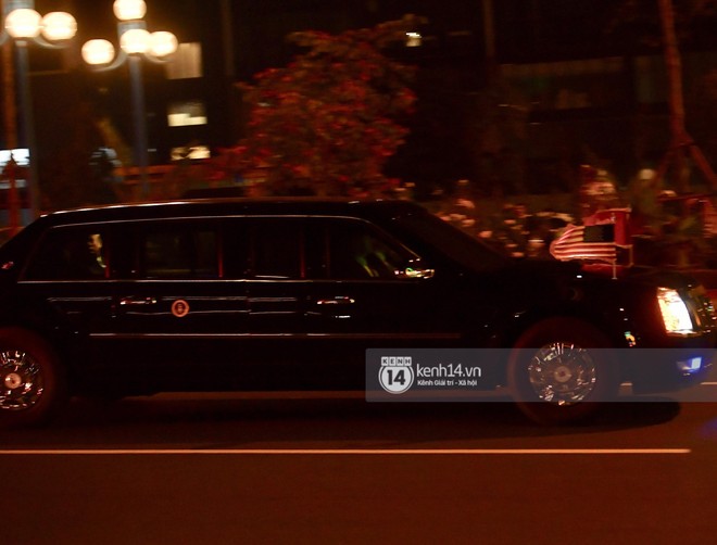 Siêu xe “quái thú” chở Tổng thống Mỹ Donald Trump đã về đến khách sạn Marriott - Ảnh 35.