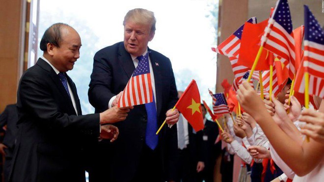 Khoảnh khắc bất ngờ đầy ấn tượng của Tổng thống Trump khi hội kiến Thủ tướng Nguyễn Xuân Phúc - Ảnh 5.