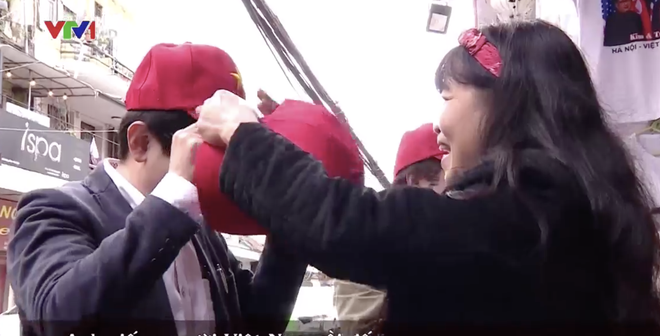 Hội nghị thượng đỉnh Mỹ - Triều: Ông chú Hà Nội phát trà đá miễn phí cho phóng viên, cô bán hàng tặng bạn bè quốc tế chiếc mũ Việt Nam - Ảnh 5.