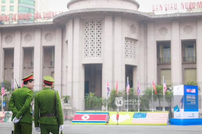Nhiều tuyến phố Hà Nội vắng lặng, yên bình trước giờ diễn ra cuộc gặp thượng đỉnh giữa Tổng thống Donald Trump và Chủ tịch Kim Jong Un - Ảnh 2.