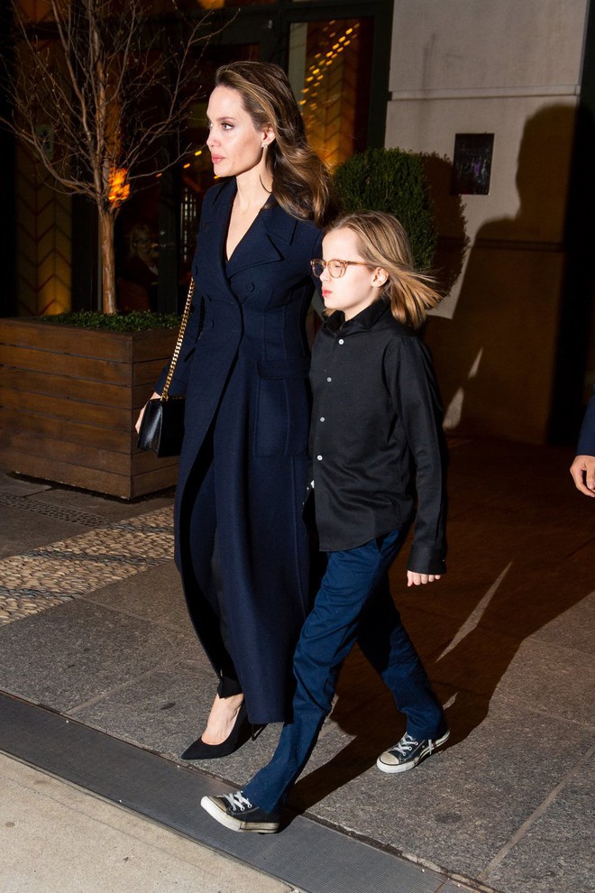 Khung cảnh hiếm hoi: Angelina Jolie đưa cả 6 đứa con đi dự sự kiện và dàn nhóc tỳ xưa kia giờ đã lớn lắm rồi! - Ảnh 11.