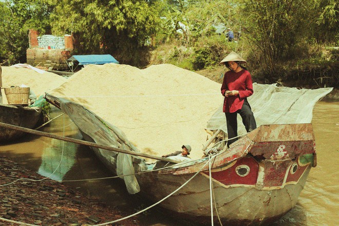 Đạo diễn L&ecirc; Văn Kiệt: M&agrave;u trong Hai Phượng l&agrave; m&agrave;u t&iacute;m bầm của những vết bầm trong tim - Ảnh 3.