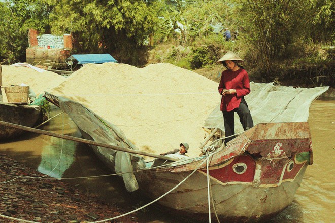 Đạo diễn Lê Văn Kiệt: Màu trong Hai Phượng là màu tím bầm của những vết bầm trong tim - Ảnh 3.