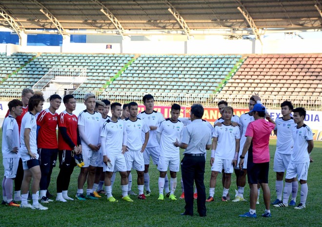 Thầy Park dự khán, Minh Vương quyết giành chiến thắng trong trận đấu đầu tiên trên sân nhà V.League 2019 - Ảnh 1.