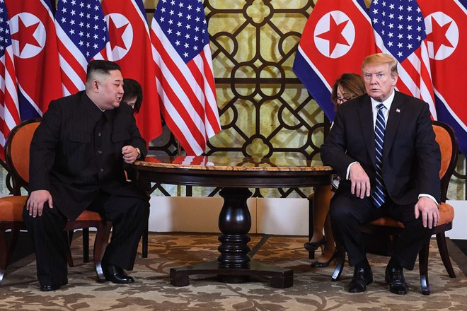 Không thoả thuận thành công nhưng hình ảnh ông Trump chia tay ông Kim lại khiến mọi người bất ngờ - Ảnh 1.