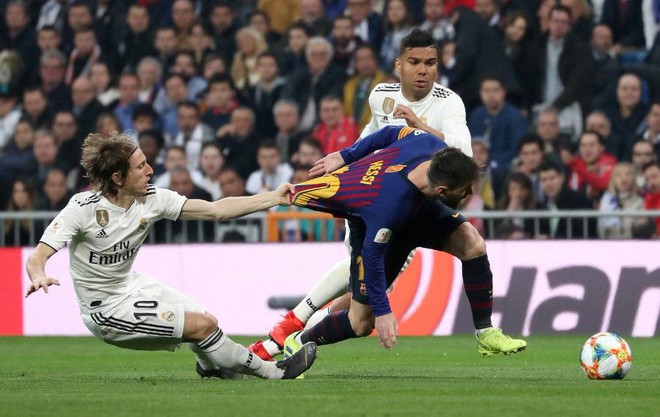 Hạ nhục Real 3-0 tại Bernabeu, Barca phải mất 60 năm mới tạo ra hố sâu lớn đến thế trước đại kình địch - Ảnh 9.