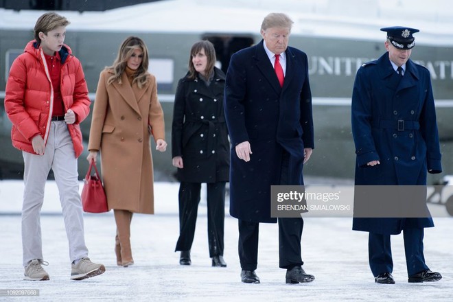 Đã đẹp trai còn hay mặc suit, hèn gì cậu út nhà Trump đang là “nam thần” được cả thế giới quan tâm - Ảnh 14.