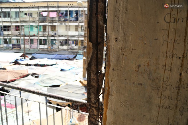 Bên trong chung cư ở Sài Gòn như răng rụng khiến người dân lo lắng vì nguy cơ đổ sập - Ảnh 14.