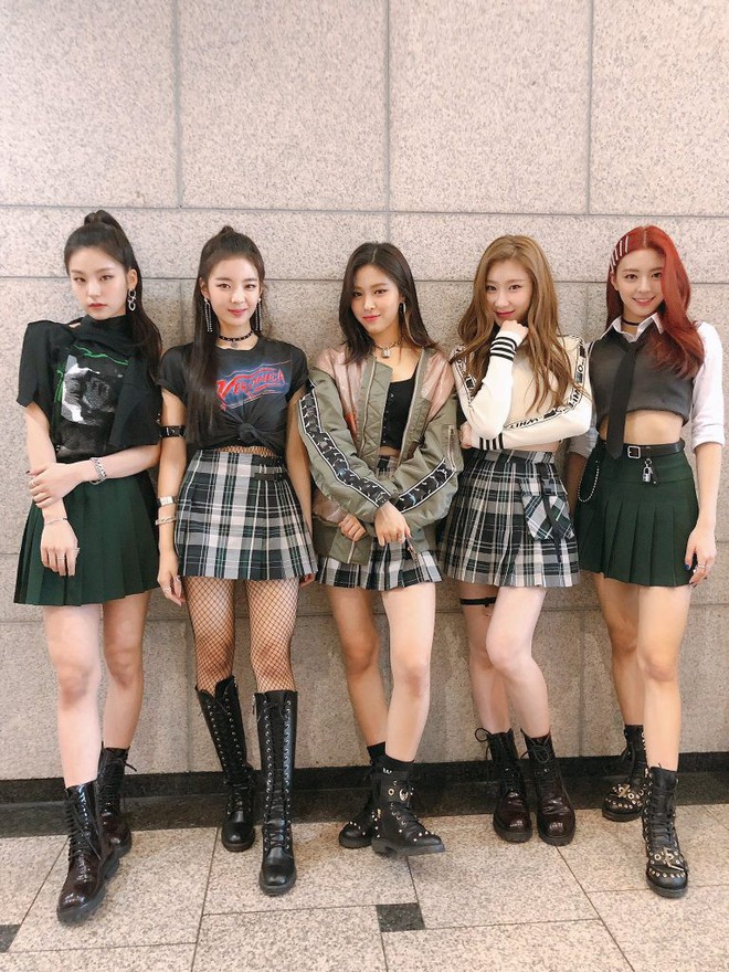C&oacute; ai chiều l&ograve;ng fan như JYP: Vũ đạo của ITZY đ&atilde; được thay đổi rồi đ&acirc;y! - Ảnh 1.