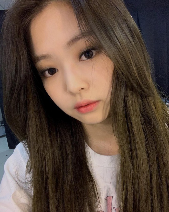 Em cũng chỉ là con gái thôi: Jennie selfie cả 7749 tấm hình nhưng chỉ chọn đúng 3 bức đẹp nhất để đăng sống ảo - Ảnh 3.