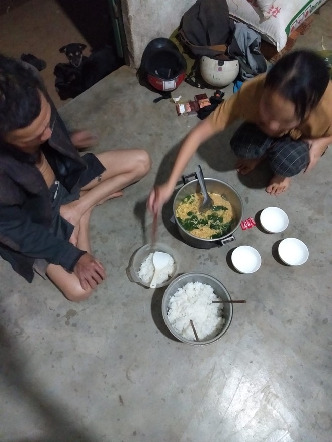 Mì Tết là một trong những món ăn quan trọng trong dịp Tết của người Việt Nam. Không chỉ là sự kết hợp giữa mì, thịt và rau, mà còn là sự kết nối giữa các thế hệ trong gia đình. Hãy xem hình ảnh để cảm nhận được sự truyền thống, tình cảm trong mỗi miếng mì đầy ý nghĩa.