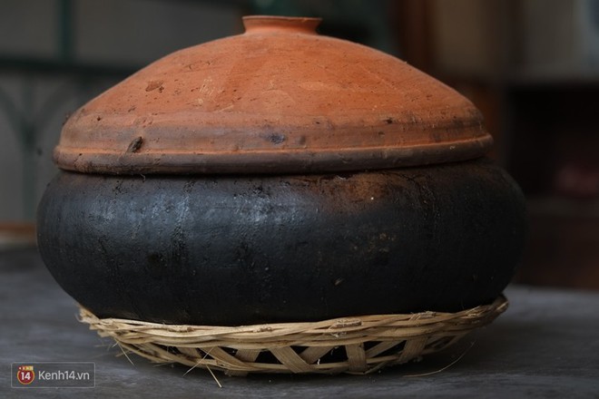 Đập hộp ni&ecirc;u c&aacute; kho c&oacute; gi&aacute; 1,2 triệu đồng v&agrave; đ&acirc;y l&agrave; những l&yacute; do khiến m&oacute;n c&aacute; kho n&agrave;y đắt đỏ như vậy - Ảnh 2.