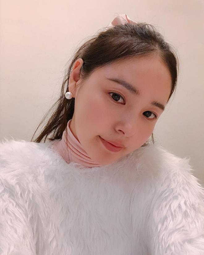 Kỷ niệm 1 năm ng&agrave;y cưới, Min Hyo Rin đăng ảnh lẻ b&oacute;ng kh&ocirc;ng c&oacute; Taeyang nhưng netizen lại phản ứng kh&aacute; dữ dội - Ảnh 1.