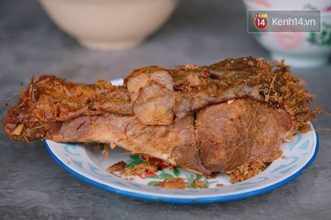 Đập hộp ni&ecirc;u c&aacute; kho c&oacute; gi&aacute; 1,2 triệu đồng v&agrave; đ&acirc;y l&agrave; những l&yacute; do khiến m&oacute;n c&aacute; kho n&agrave;y đắt đỏ như vậy - Ảnh 7.