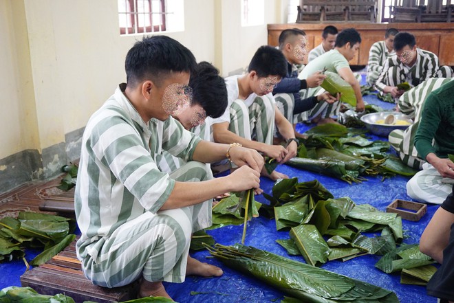 Chuyện về những chiếc bánh chưng từ đôi tay từng nhúng chàm - Ảnh 2.