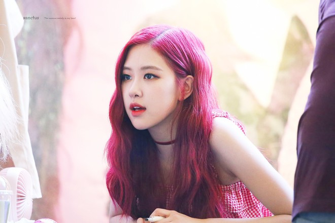 Rosé (Black Pink) với kiểu nhảy gây tranh cãi: Là dẹo bẩm sinh hay cố tình nhảy cong để gây chú ý? - Ảnh 1.