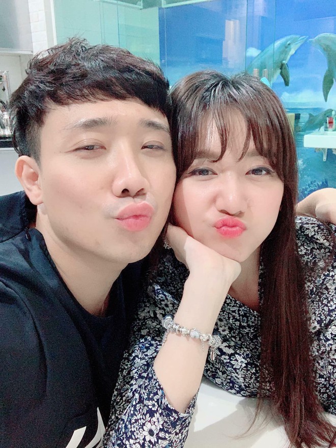 Đăng status đầy m&ugrave;i mẫn mừng sinh nhật Trấn Th&agrave;nh, Hari Won tiện thể tiết lộ h&agrave;nh tr&igrave;nh bị &ocirc;ng x&atilde; &ldquo;cưa đổ&rdquo; chưa một lần chia sẻ - Ảnh 1.