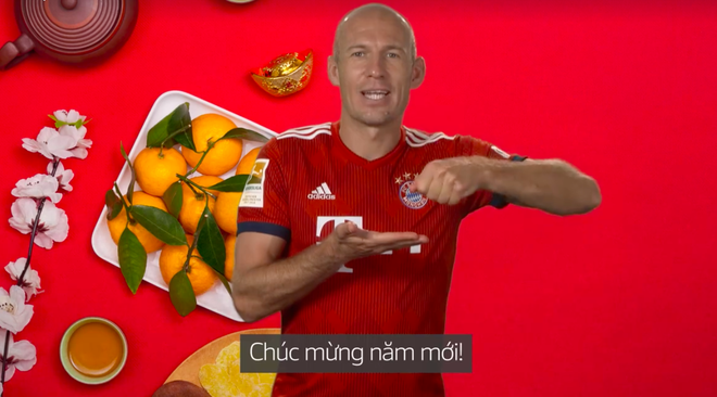 Tiền vệ xuất sắc bậc nhất lịch sử bóng đá Hà Lan nói Chúc mừng năm mới bằng tiếng Việt ngọng nghịu - Ảnh 2.