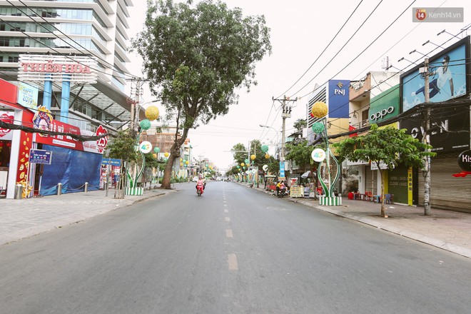 Chùm ảnh: Có một Sài Gòn vắng vẻ và bình yên sáng mùng 1 Tết - Ảnh 10.