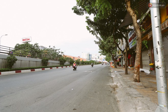 Chùm ảnh: Có một Sài Gòn vắng vẻ và bình yên sáng mùng 1 Tết - Ảnh 16.
