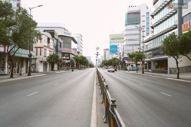 Chùm ảnh: Có một Sài Gòn vắng vẻ và bình yên sáng mùng 1 Tết - Ảnh 9.