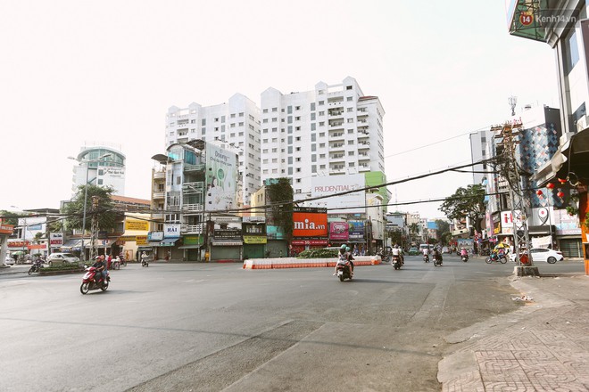 Chùm ảnh: Có một Sài Gòn vắng vẻ và bình yên sáng mùng 1 Tết - Ảnh 6.