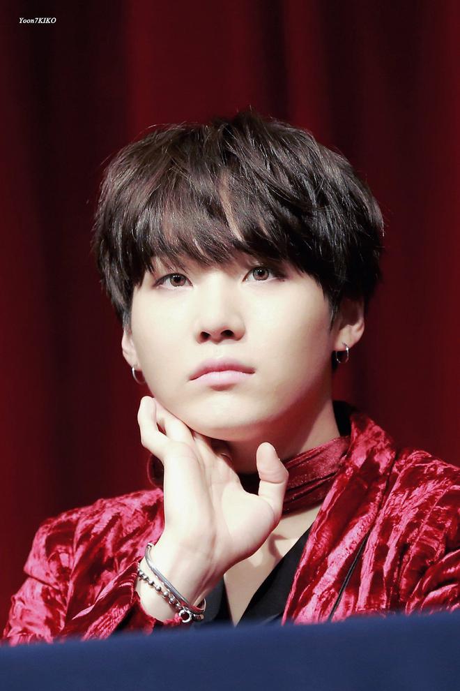 BTS th&agrave;nh nghệ sĩ H&agrave;n đầu ti&ecirc;n dự Grammy, fan nổi da g&agrave; v&igrave; ph&aacute;t hiện đ&acirc;y l&agrave; lời ti&ecirc;n đo&aacute;n th&agrave;nh sự thật của Suga - Ảnh 5.