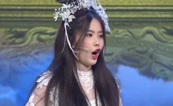 Nam Em giữ nguy&ecirc;n bản chất kh&ugrave;ng, Tiểu Vy điệu chảy nước trong T&aacute;o Xu&acirc;n 2019 - Ảnh 4.