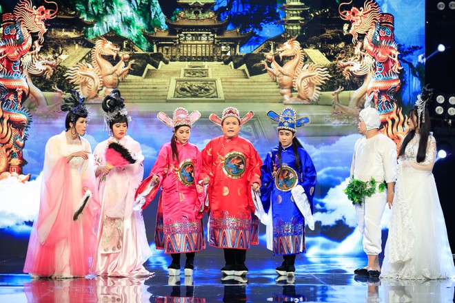 Nam Em giữ nguy&ecirc;n bản chất kh&ugrave;ng, Tiểu Vy điệu chảy nước trong T&aacute;o Xu&acirc;n 2019 - Ảnh 1.
