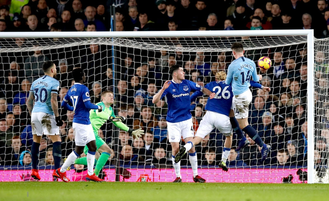 Đánh bại đối thủ truyền kiếp của Liverpool, Man City vượt lên chiếm lấy ngôi đầu bảng Ngoại hạng Anh - Ảnh 3.