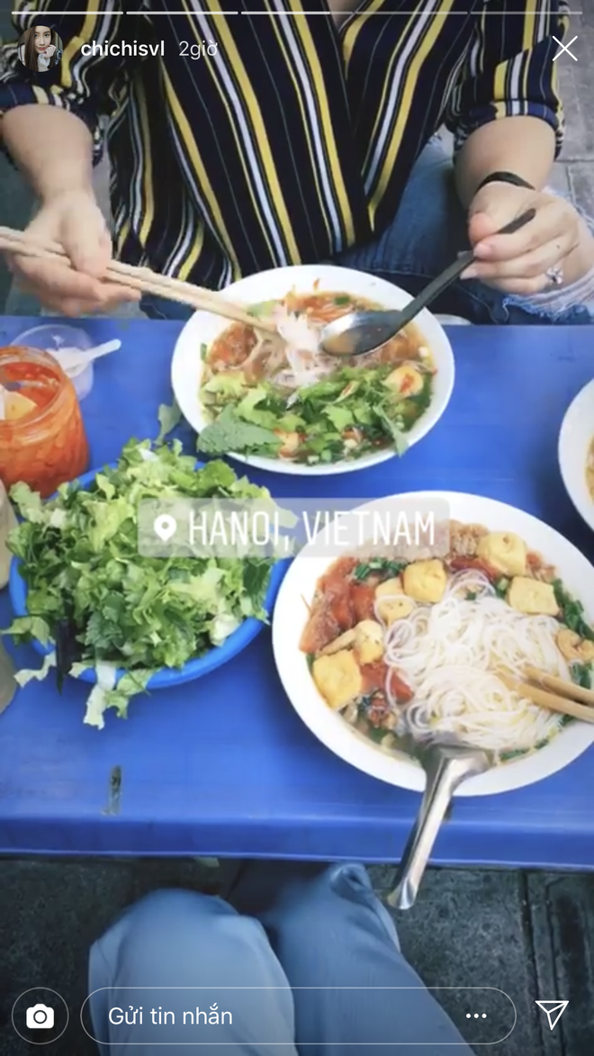 Hot girl Lào gốc Việt Chichi ăn Tết ở Hà Nội, khoe ảnh rạng rỡ ở phố đi bộ - Ảnh 2.