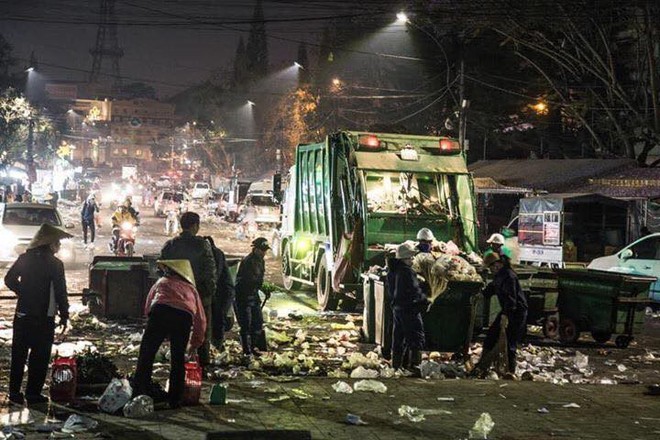 Đường phố Đà Lạt ngập ngụa trong biển rác những ngày đầu năm mới Kỷ Hợi - Ảnh 7.