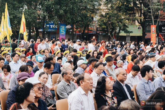 Chùm ảnh: Khai hội Gò Đống Đa xuân Kỷ Hợi, đón bằng Di tích quốc gia đặc biệt - Ảnh 4.