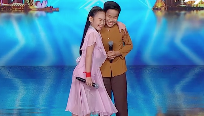 Cặp đôi nhí Việt Nam khiến các giám khảo Asias Got Talent cười tít mắt vì quá đáng yêu - Ảnh 2.