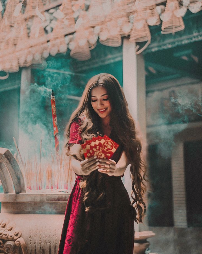 Hot girl công chúa tóc mây gốc Việt khoe ảnh đi lễ chùa cực đằm thắm ở Trà Vinh dịp Tết - Ảnh 1.
