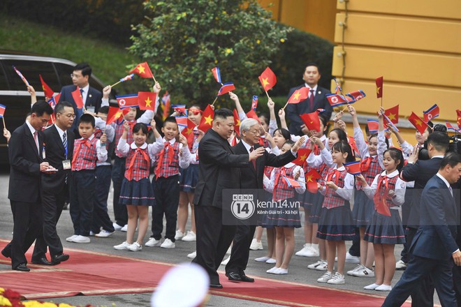 Chủ tịch Kim Jong-un kết thúc ngày đầu tiên thăm hữu nghị chính thức Việt Nam sau các cuộc diện kiến lãnh đạo nhà nước - Ảnh 6.