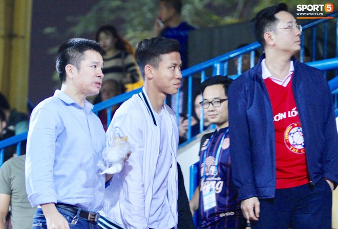 Quế Ngọc Hải, Trọng Hoàng tay bắt mặt mừng HLV Lee Young-jin trên sân Hàng Đẫy - Ảnh 10.