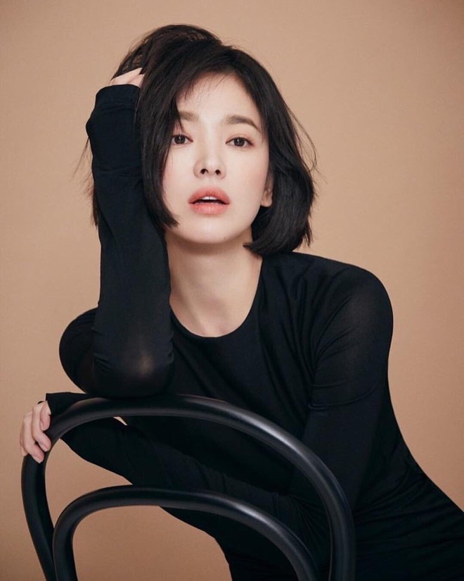 Động thái đầu tiên của Song Hye Kyo sau tin đồn ngoại tình: Đăng ảnh na ná cô bạn thân tiểu tam là có ý gì? - Ảnh 5.