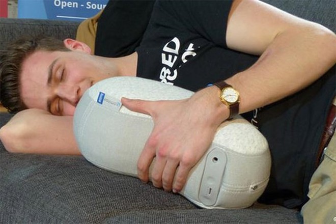 Robot ru ngủ đầu tiên xuất hiện trên thế giới - Ảnh 1.