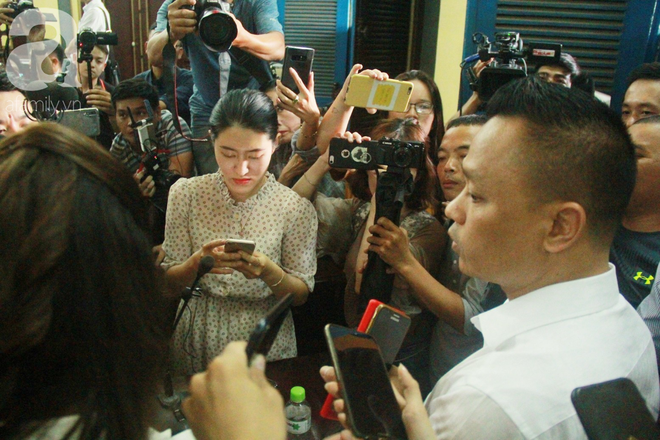 B&agrave; L&ecirc; Ho&agrave;ng Diệp Thảo ngậm ng&ugrave;i: V&igrave; thương chồng mới đưa &ocirc;ng Vũ v&agrave;o nh&agrave; thương đi&ecirc;n - Ảnh 10.