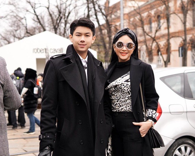 Thiếu gia Hiếu Nguyễn ngày càng bảnh bao lịch lãm, tháp tùng mẹ đi ngao du khắp cả Milan Fashion Week - Ảnh 3.