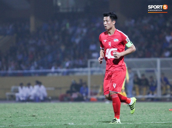Dũng bộ đội vừa chỉ đạo gay gắt, vừa ghi b&agrave;n đầu ti&ecirc;n ở V.League gi&uacute;p Viettel chiến thắng - Ảnh 10.