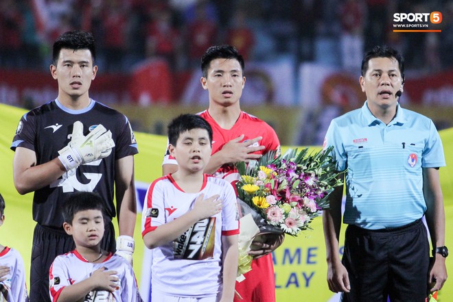 Dũng bộ đội vừa chỉ đạo gay gắt, vừa ghi b&agrave;n đầu ti&ecirc;n ở V.League gi&uacute;p Viettel chiến thắng - Ảnh 1.