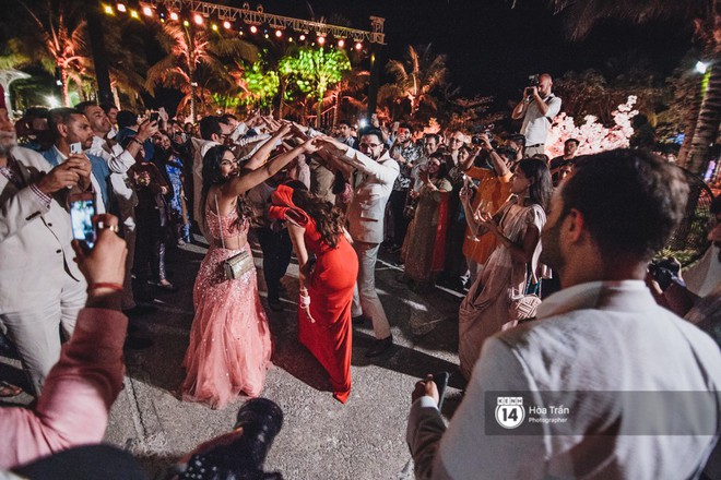 Chùm ảnh: Những khoảnh khắc ấn tượng nhất trong hôn lễ chính thức của cặp đôi tỷ phú Ấn Độ bên bờ biển Phú Quốc - Ảnh 15.
