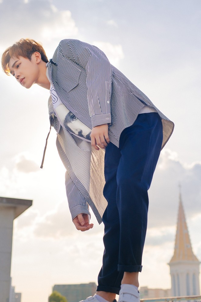 &ldquo;Hotboy nhặt rau&rdquo; Jsol tung MV kể chuyện t&igrave;nh đơn phương, khiến nhiều người đau l&ograve;ng chỉ bằng một c&acirc;u hỏi&hellip; - Ảnh 4.