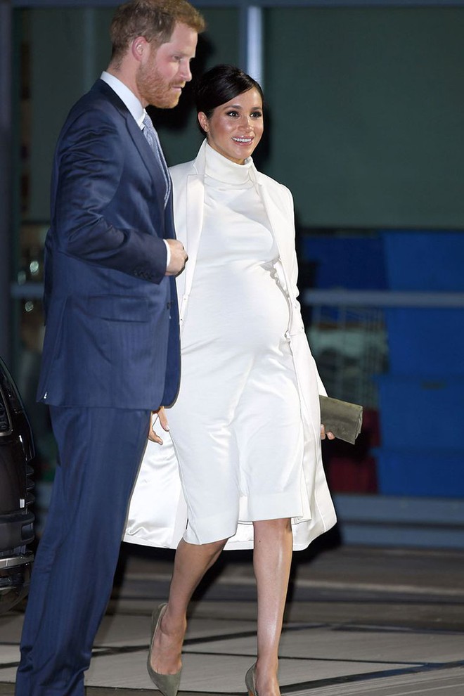 H&oacute;a ra C&ocirc;ng nương Meghan tự l&agrave;m stylist cho ch&iacute;nh m&igrave;nh nhưng bất ngờ nhất ch&iacute;nh l&agrave; h&agrave;nh động n&agrave;y của c&ocirc; với chị d&acirc;u Kate  - Ảnh 2.
