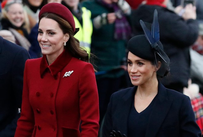 H&oacute;a ra C&ocirc;ng nương Meghan tự l&agrave;m stylist cho ch&iacute;nh m&igrave;nh nhưng bất ngờ nhất ch&iacute;nh l&agrave; h&agrave;nh động n&agrave;y của c&ocirc; với chị d&acirc;u Kate  - Ảnh 3.